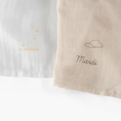 Coffrets Cadeaux|Nouveautés Bébénew|Carré Blanc Coffret semainier de langes coton bio Bienvenue