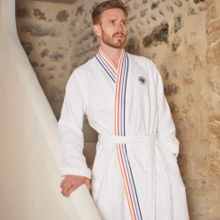 Coffrets Cadeaux|Roland-garroscollab|Carré Blanc Peignoir homme coton col kimono Roland-Garros 2024 Ace