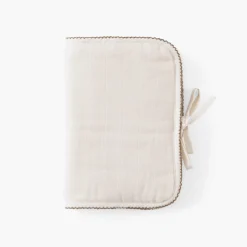Accessoires|Nouveautés Bébénew|Carré Blanc Protège carnet de santé gaze de coton Bienvenue naturel