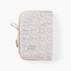 Accessoires|Nouveautés Bébénew|Carré Blanc Protège carnet de santé Merveille écru