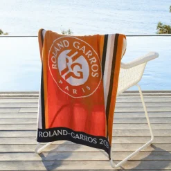 Coffrets Cadeaux|Roland-garroscollab|Carré Blanc Serviette de toilette joueur•se Roland-Garros 2024 terre battue